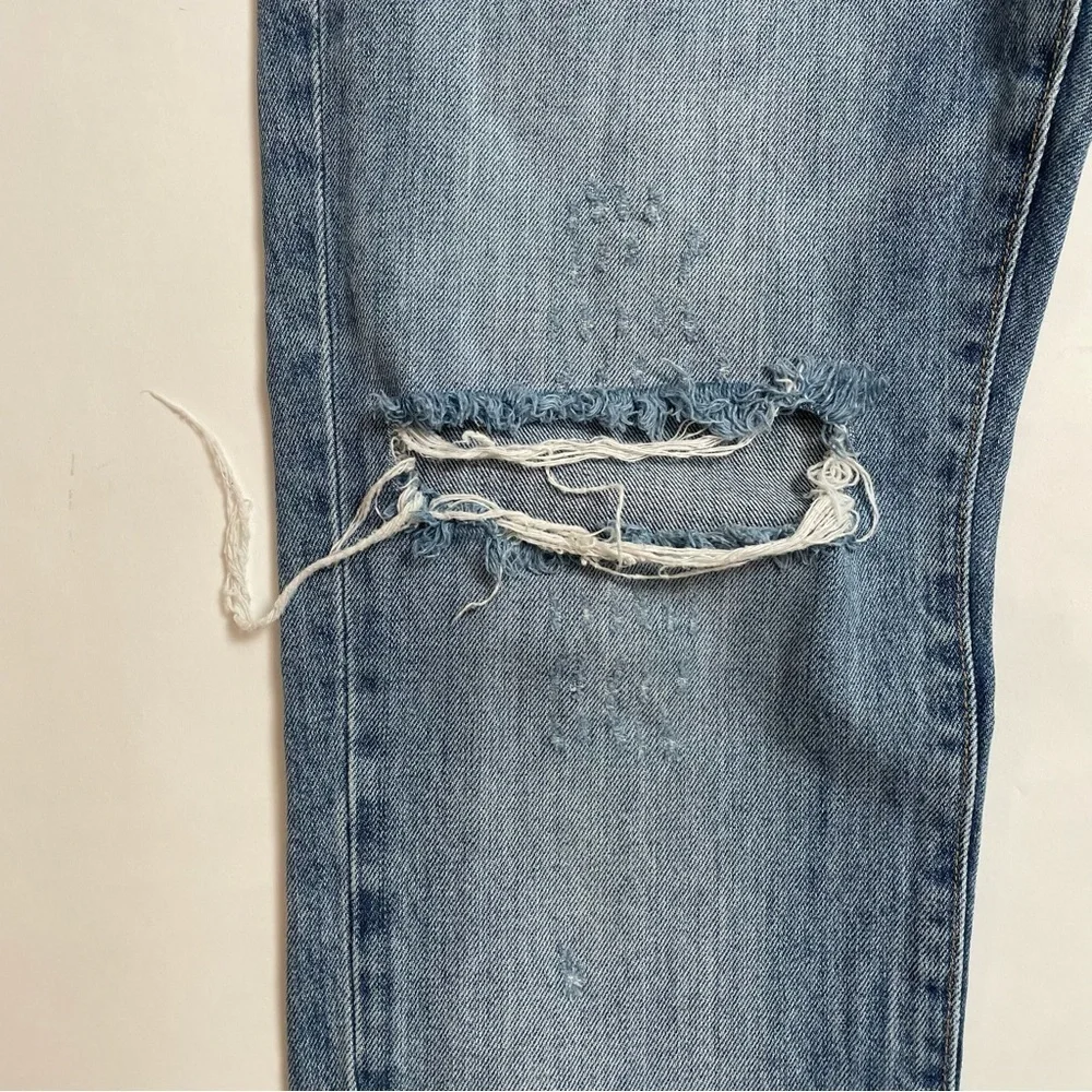 LEVI’S 511 distressed jeans